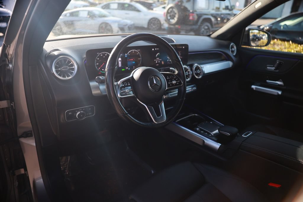 Used 2023 Mercedes-Benz EQB 300 4MATIC w/ Exclusive Package image 15
