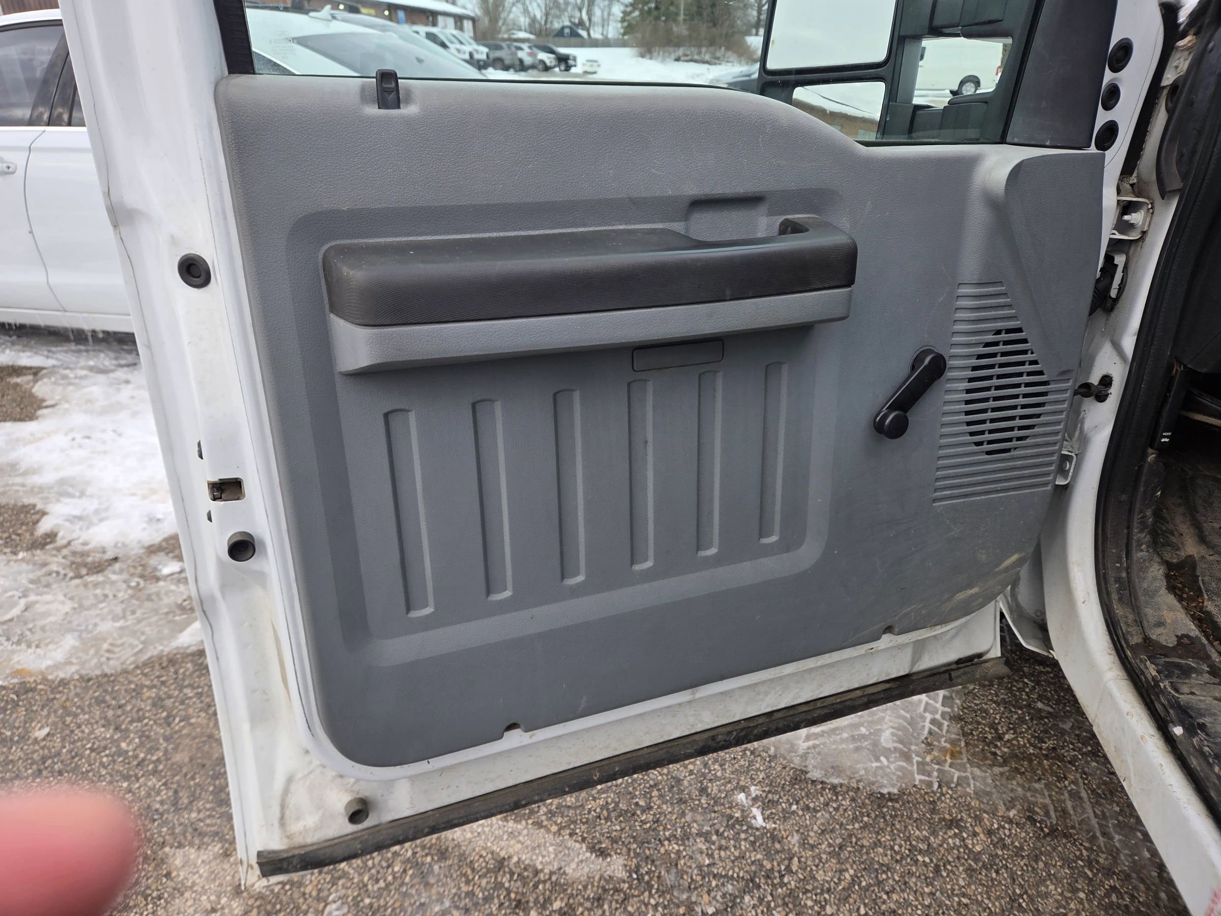 Used 2011 Ford F350 XL w/ Camper Pkg image 12