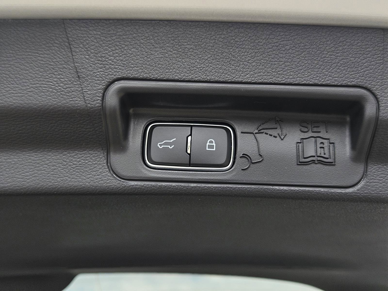 New 2026 Ford Explorer Active w/ Active Comfort Package image 9