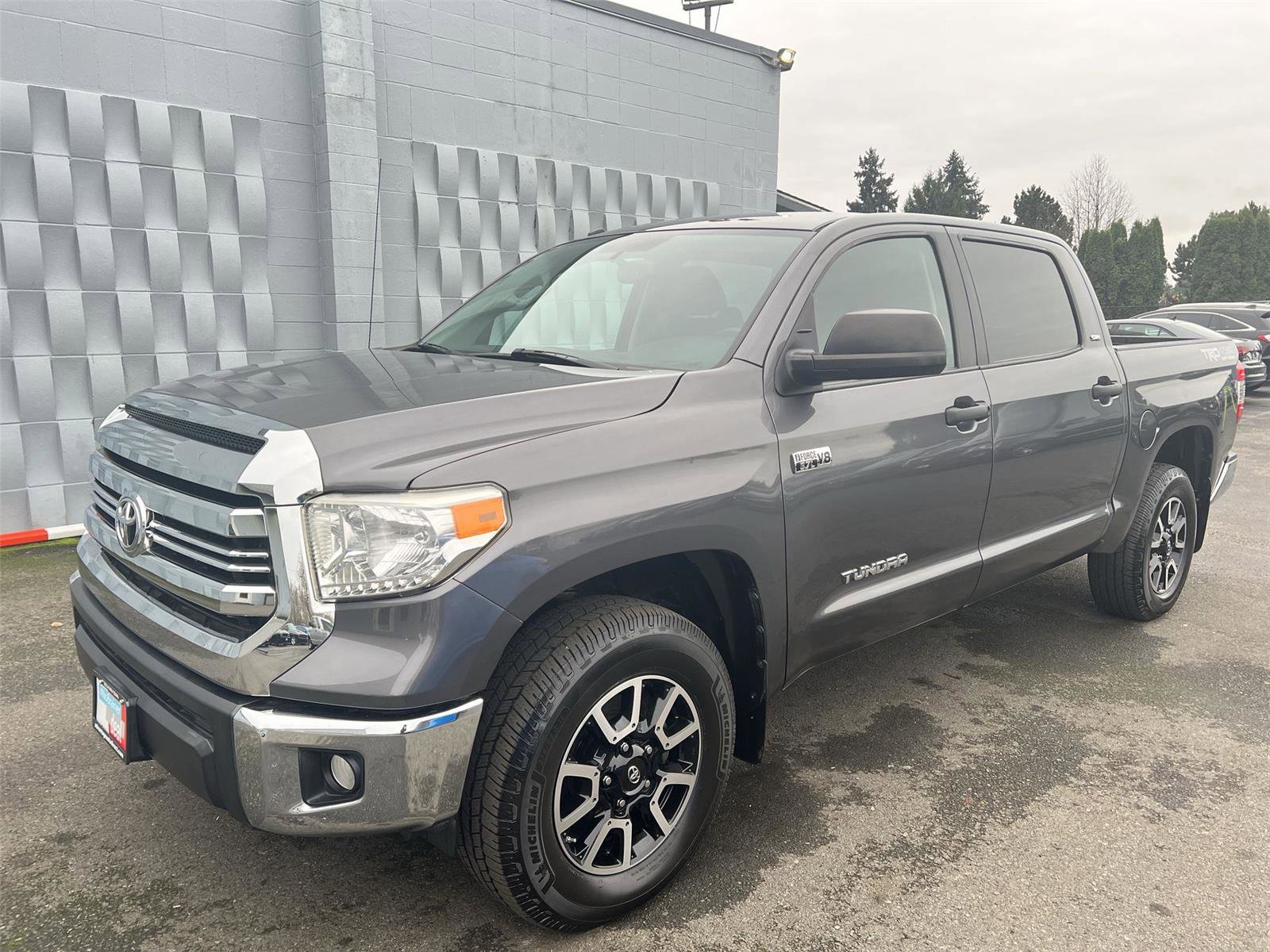 Used 2017 Toyota Tundra SR5 image 2