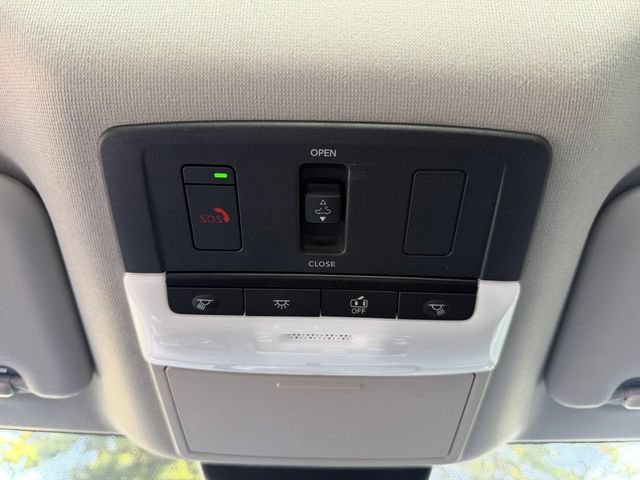 Used 2025 Nissan Sentra SR w/ SR Premium Package FWD image 22