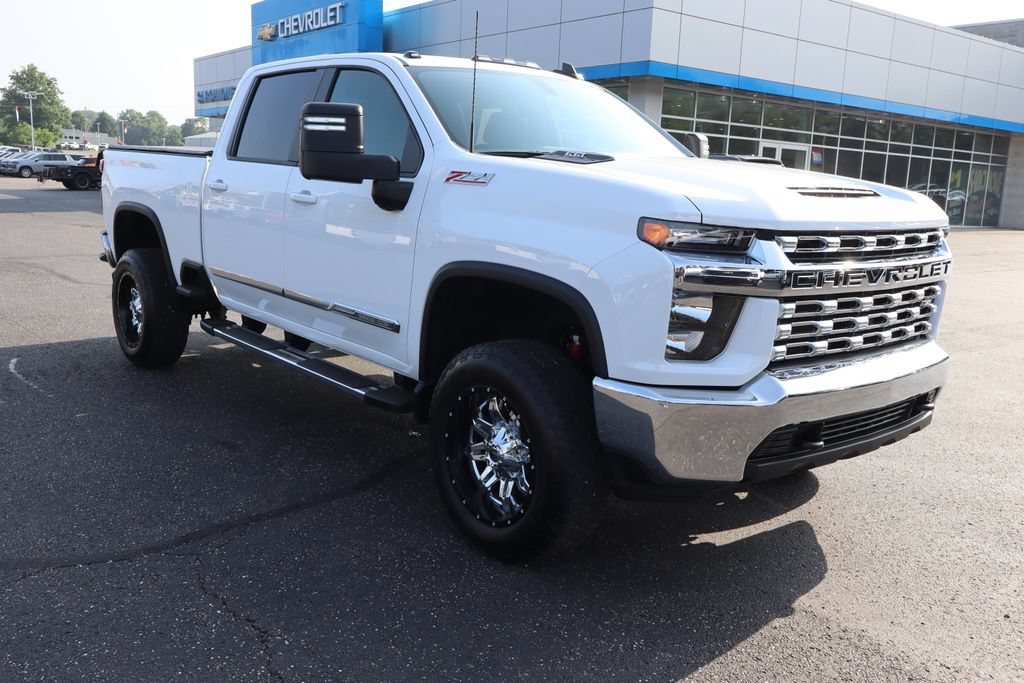 Used 2023 Chevrolet Silverado 3500 LT AWD/4WD image 2