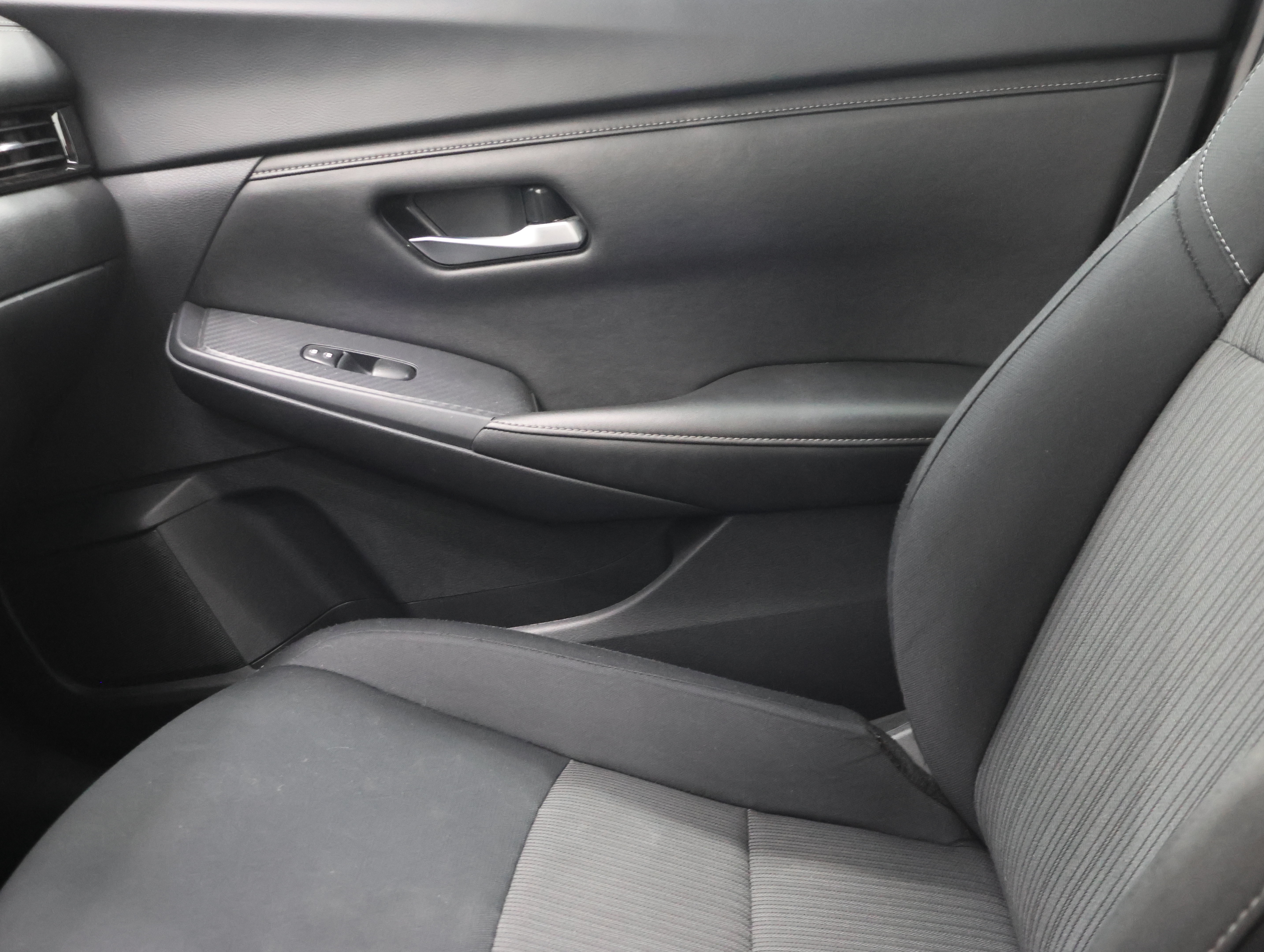 Used 2024 Nissan Sentra SV FWD image 13