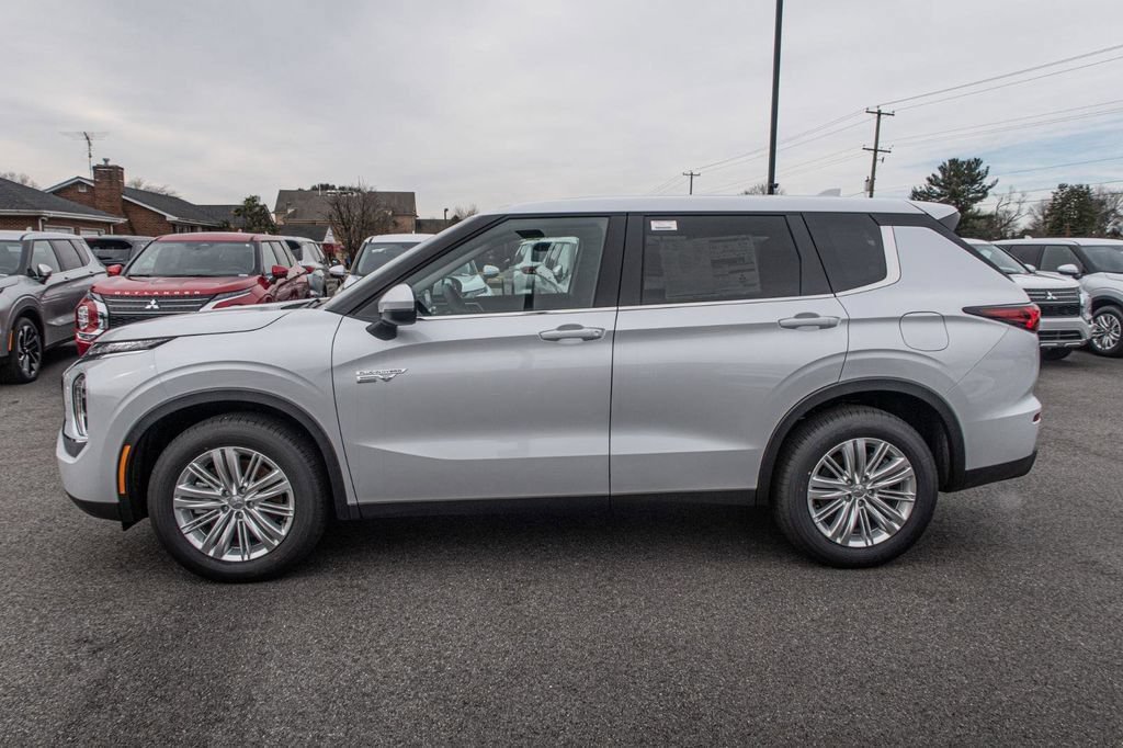 New 2025 Mitsubishi Outlander ES AWD/4WD image 2