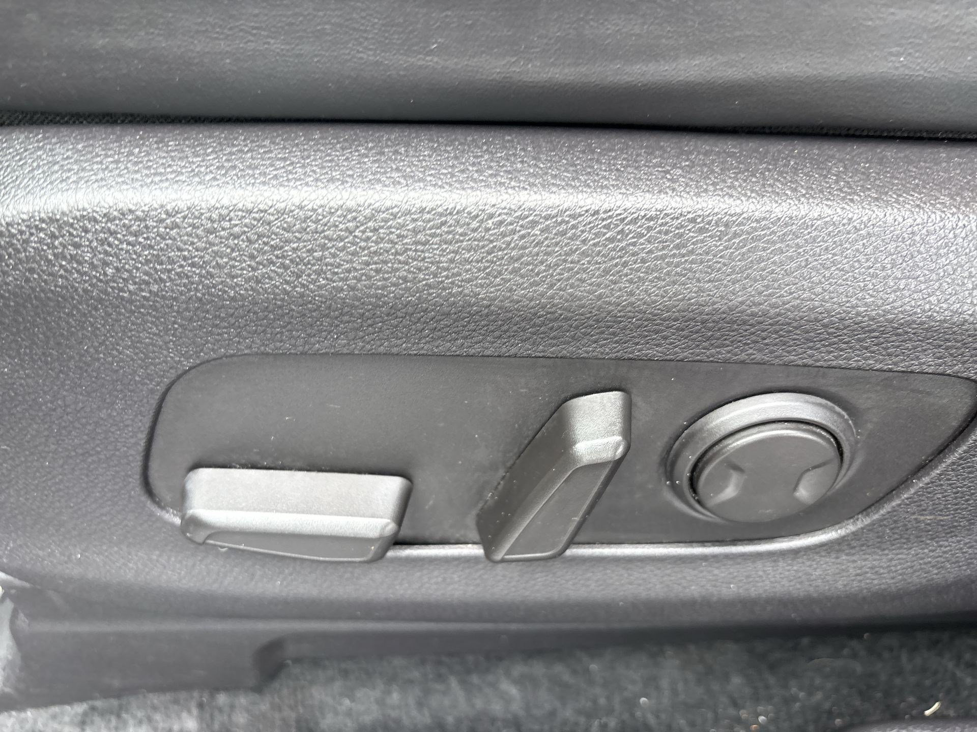 Used 2022 Kia Carnival EX FWD image 14