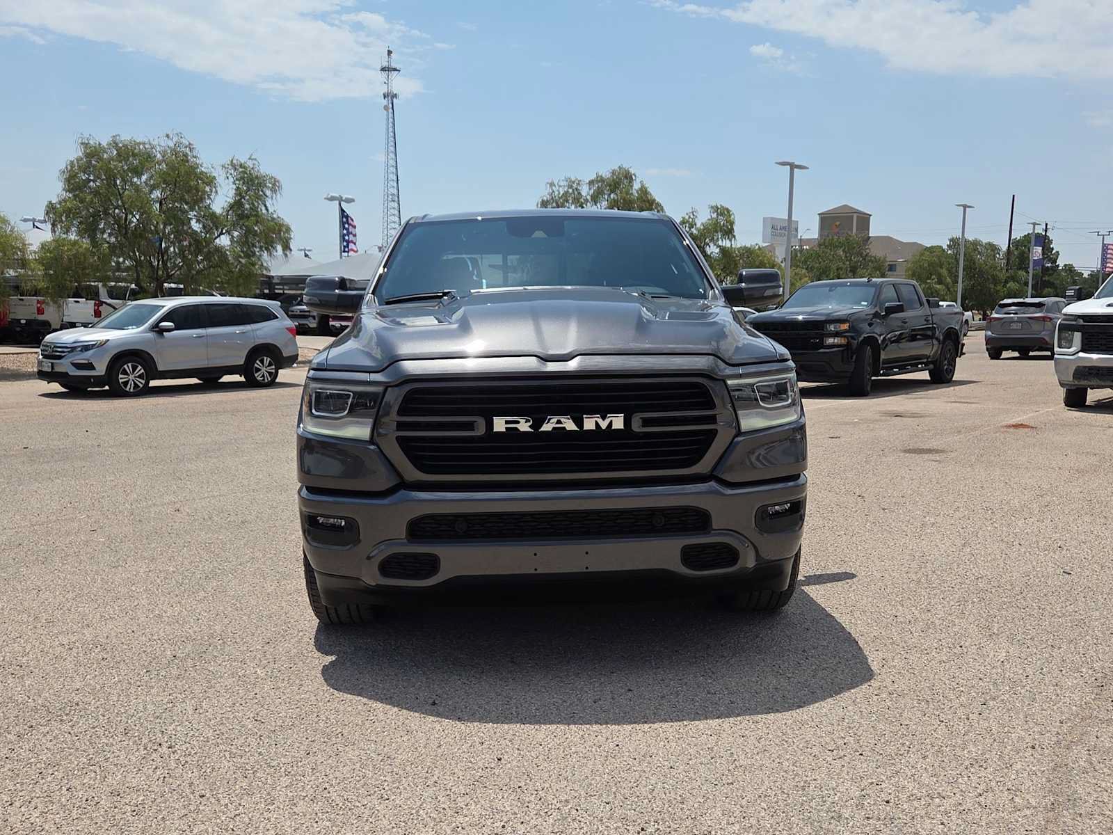 Used 2023 RAM 1500 Laramie AWD/4WD image 3