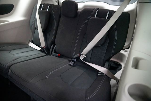 Used 2023 Chrysler Voyager LX image 25