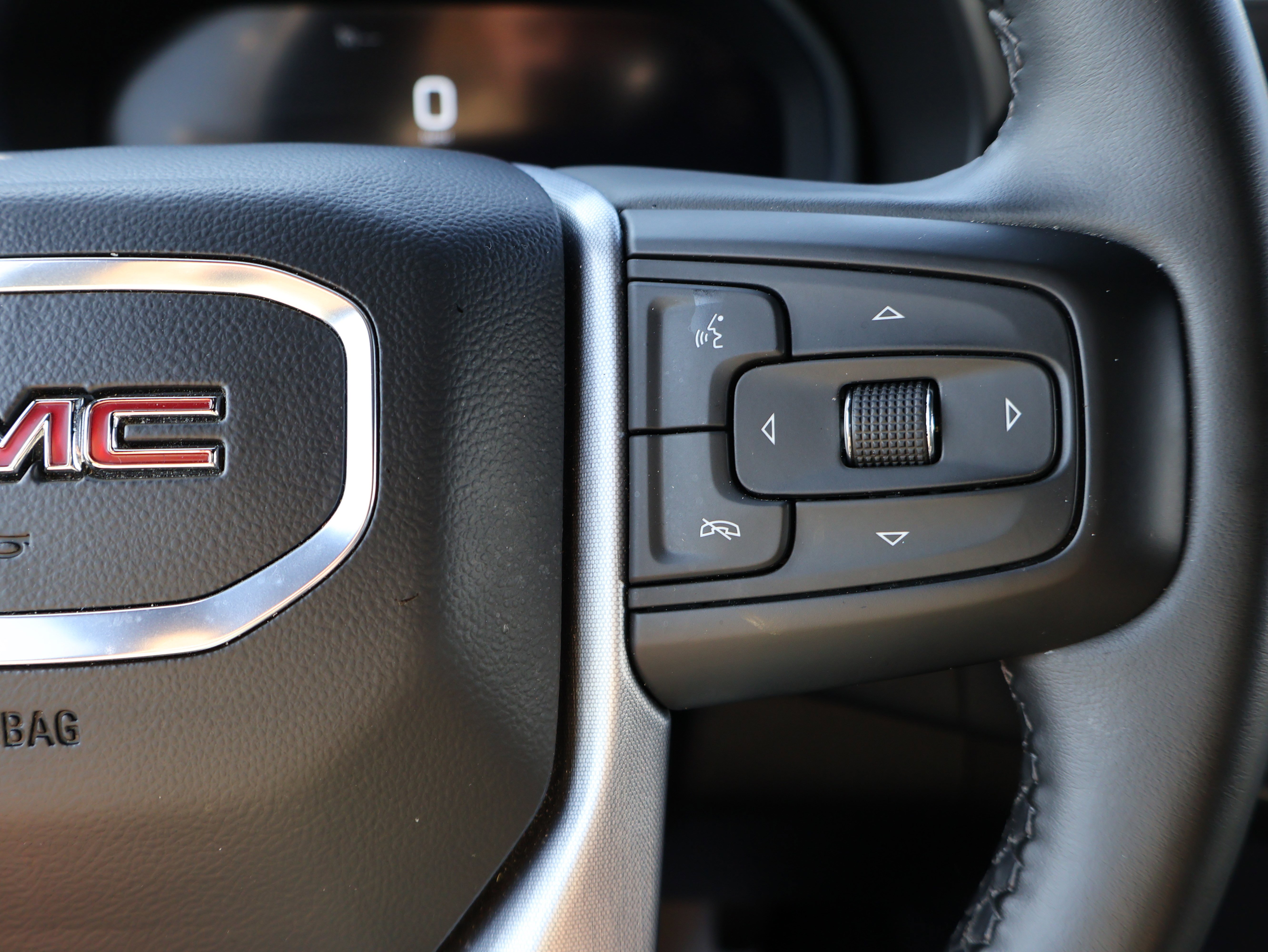 Used 2024 GMC Yukon SLT image 40