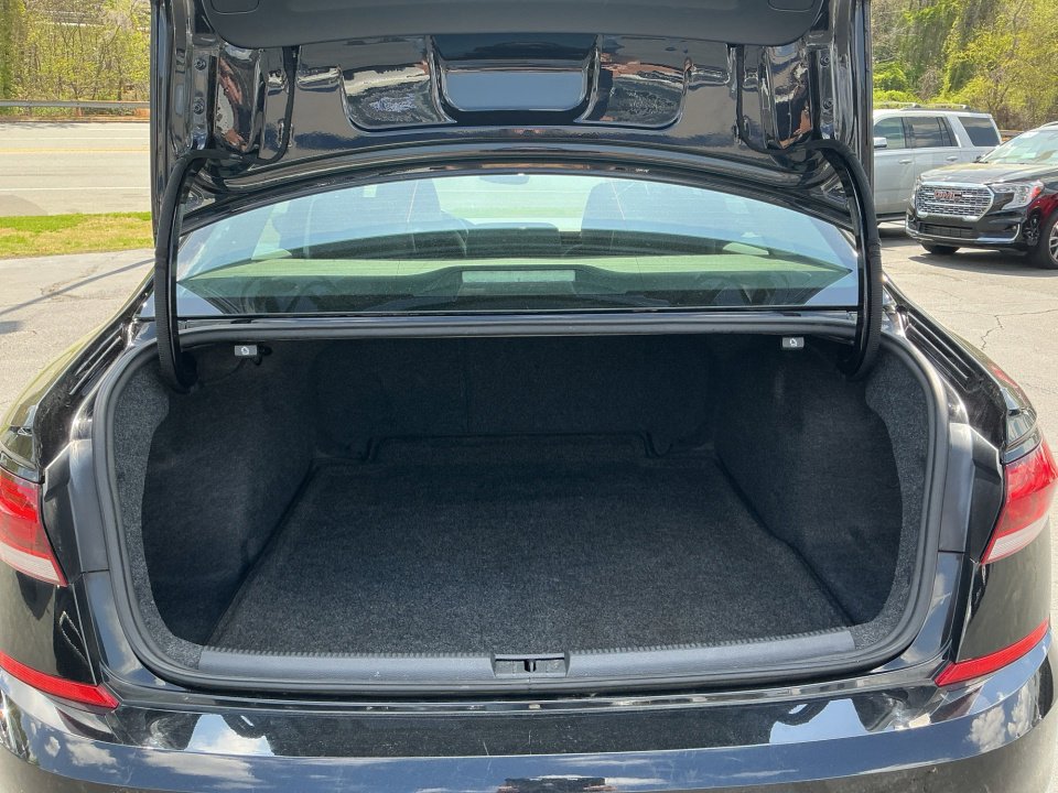 Certified 2020 Volkswagen Passat 2.0T R-Line image 19