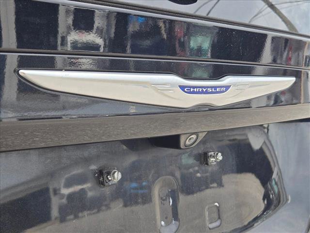 Used 2019 Chrysler Pacifica Touring-L FWD image 7