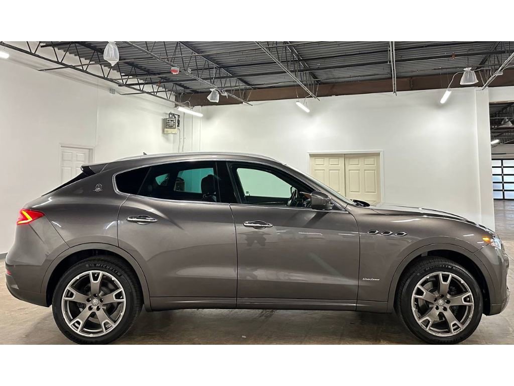 Used 2018 Maserati Levante GranLusso image 9
