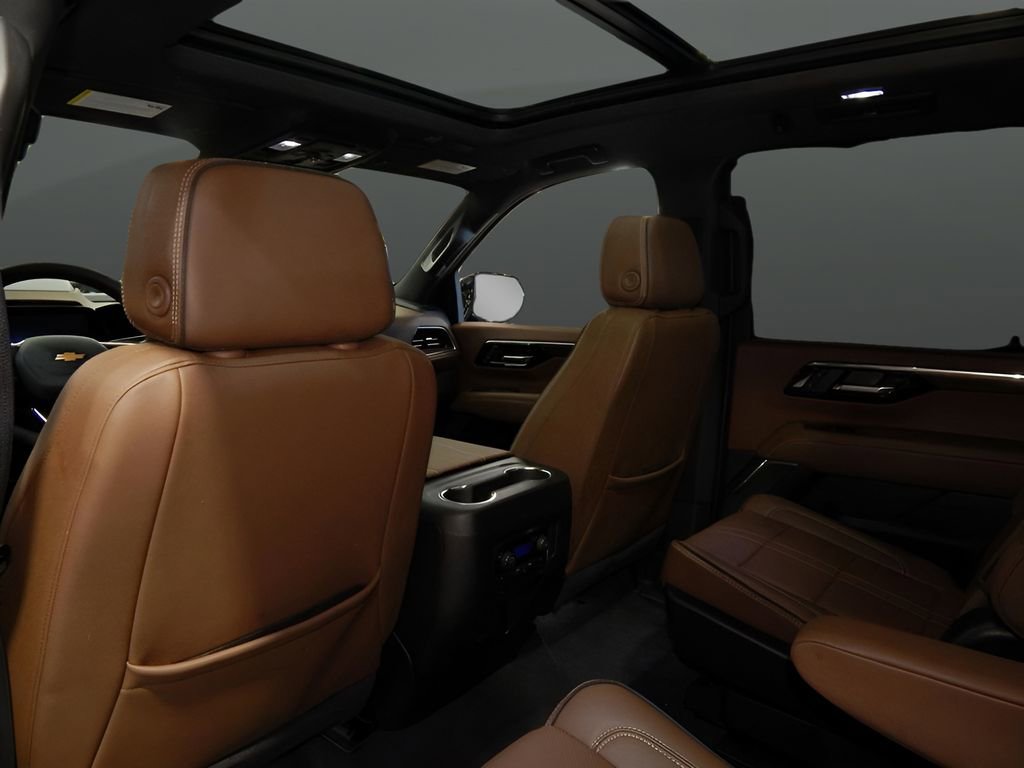 Used 2025 Chevrolet Suburban High Country image 37