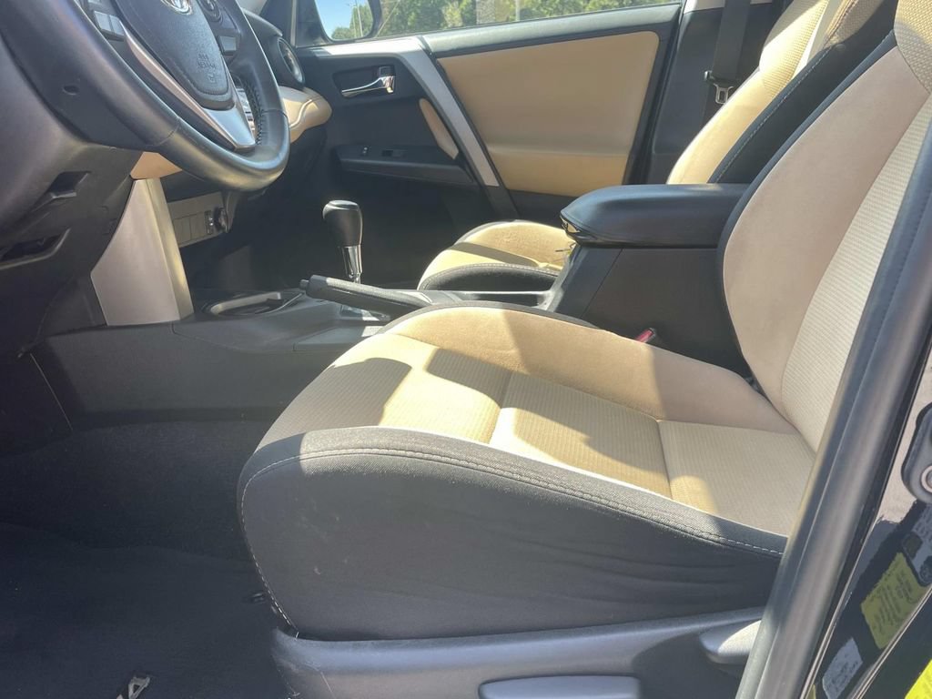 Used 2018 Toyota RAV4 XLE FWD image 17