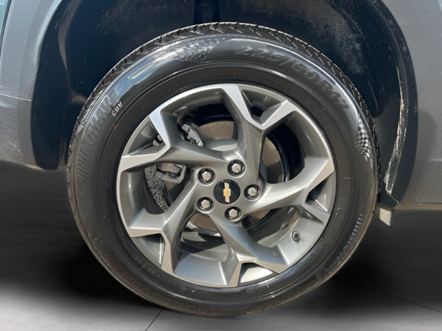 Used 2025 Chevrolet Trax LT FWD image 11