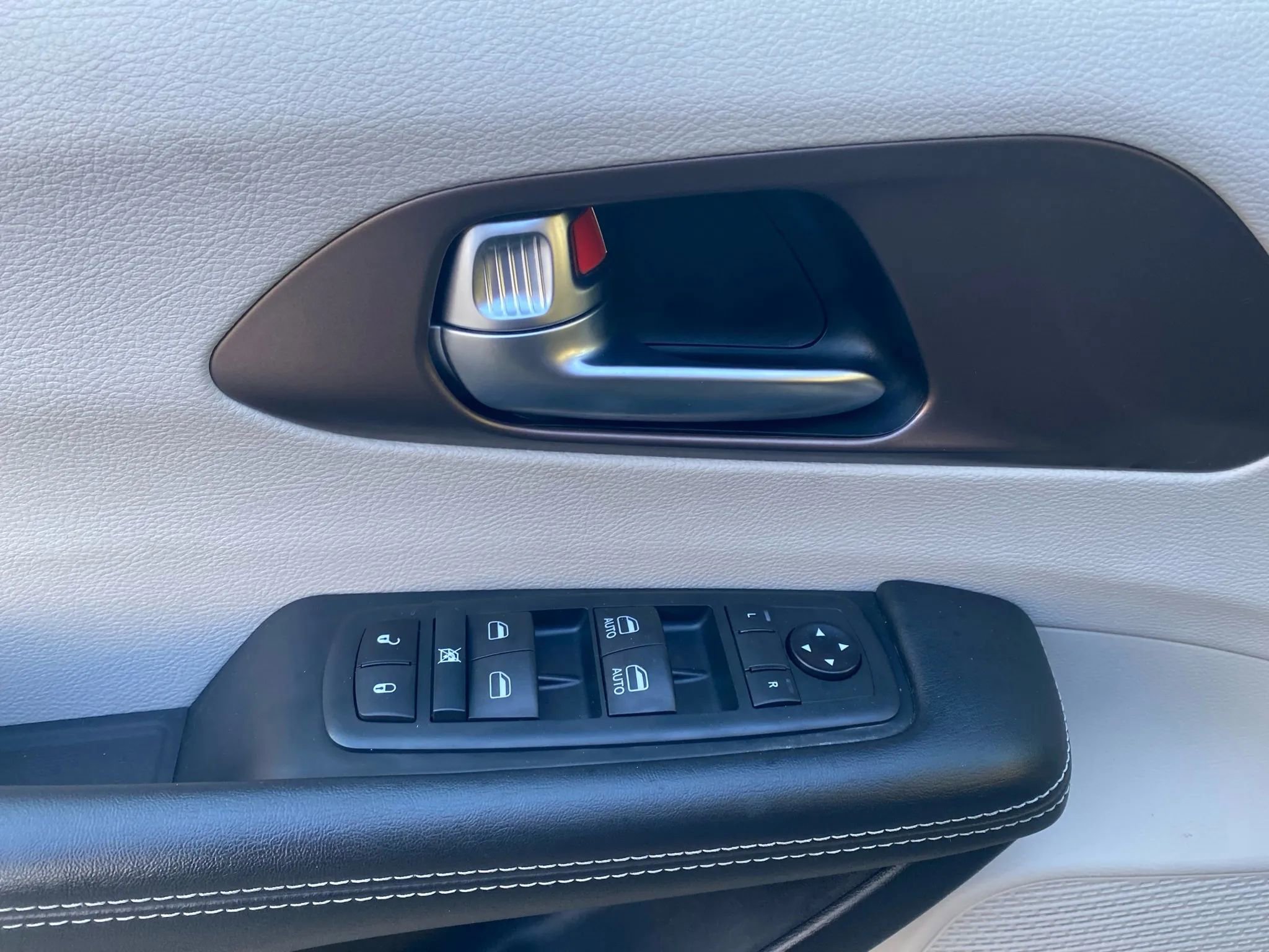 Used 2020 Chrysler Voyager LX w/ Cold Weather Group image 23