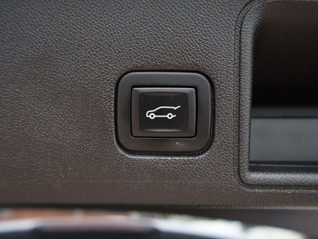 Used 2018 GMC Terrain SLE w/ Driver Convenience Package FWD image 8