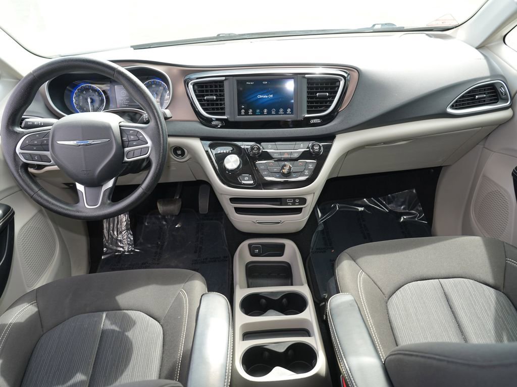 Used 2020 Chrysler Voyager LX FWD image 23
