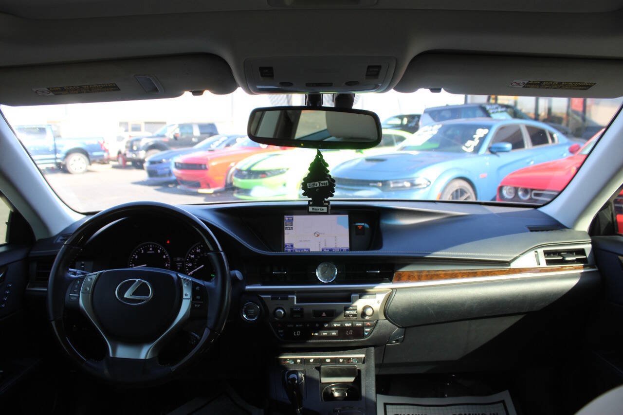 Used 2014 Lexus ES 350 w/ Luxury Package FWD image 18