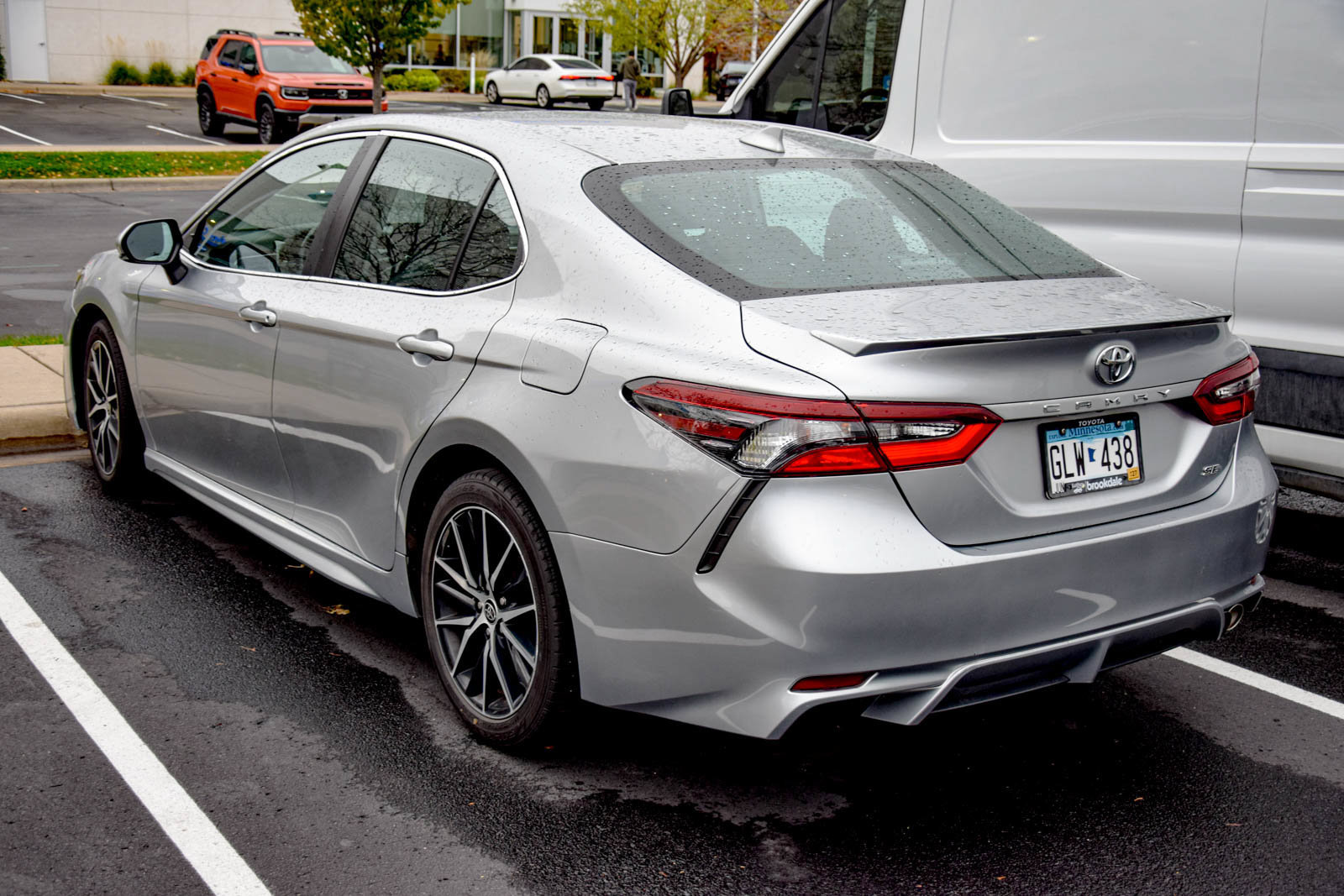 Used 2021 Toyota Camry SE w/ Cold Weather Package FWD image 18