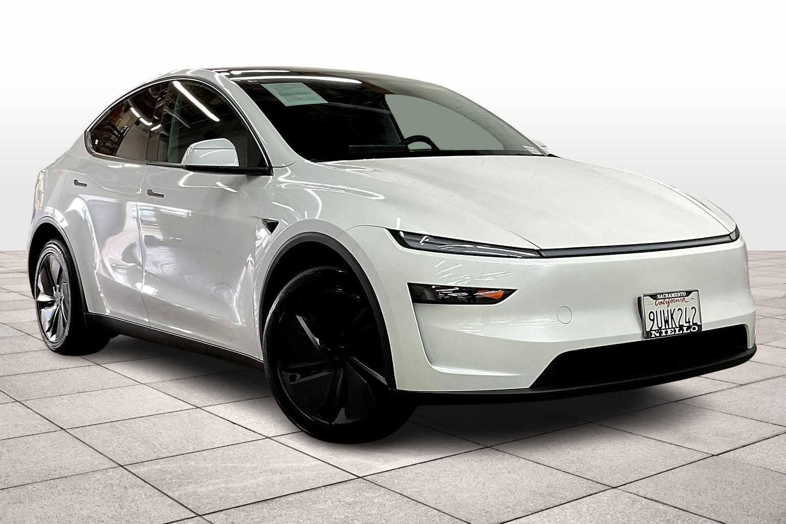 Used 2026 Tesla Model Y 2WD image 2