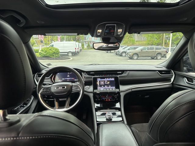 Used 2023 Jeep Grand Cherokee L Laredo AWD/4WD image 5