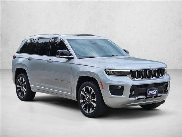 Used 2022 Jeep Grand Cherokee Overland w/ Luxury Tech Group IV RWD image 3