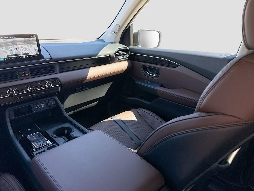 Used 2025 Honda Pilot Elite image 24