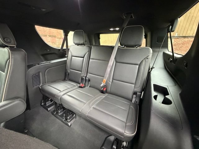 Used 2023 GMC Yukon XL SLT w/ SLT Luxury Package AWD/4WD image 17