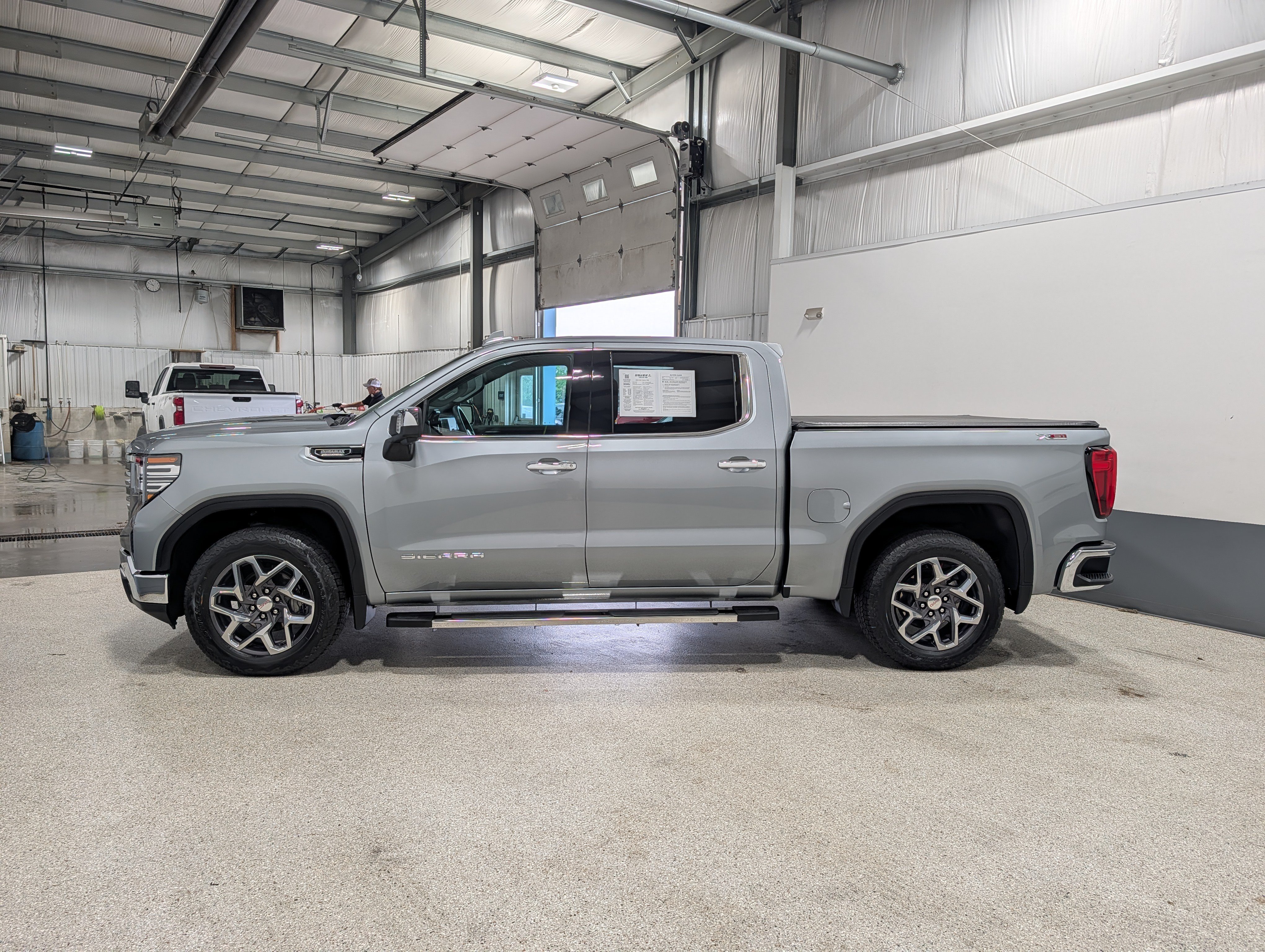 Used 2023 GMC Sierra 1500 SLT w/ SLT Premium Plus Package AWD/4WD image 6