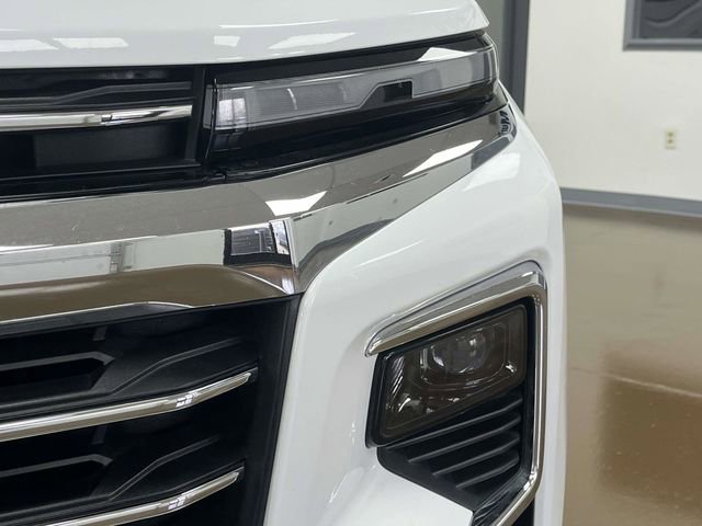 Used 2025 Chevrolet Traverse LT image 11