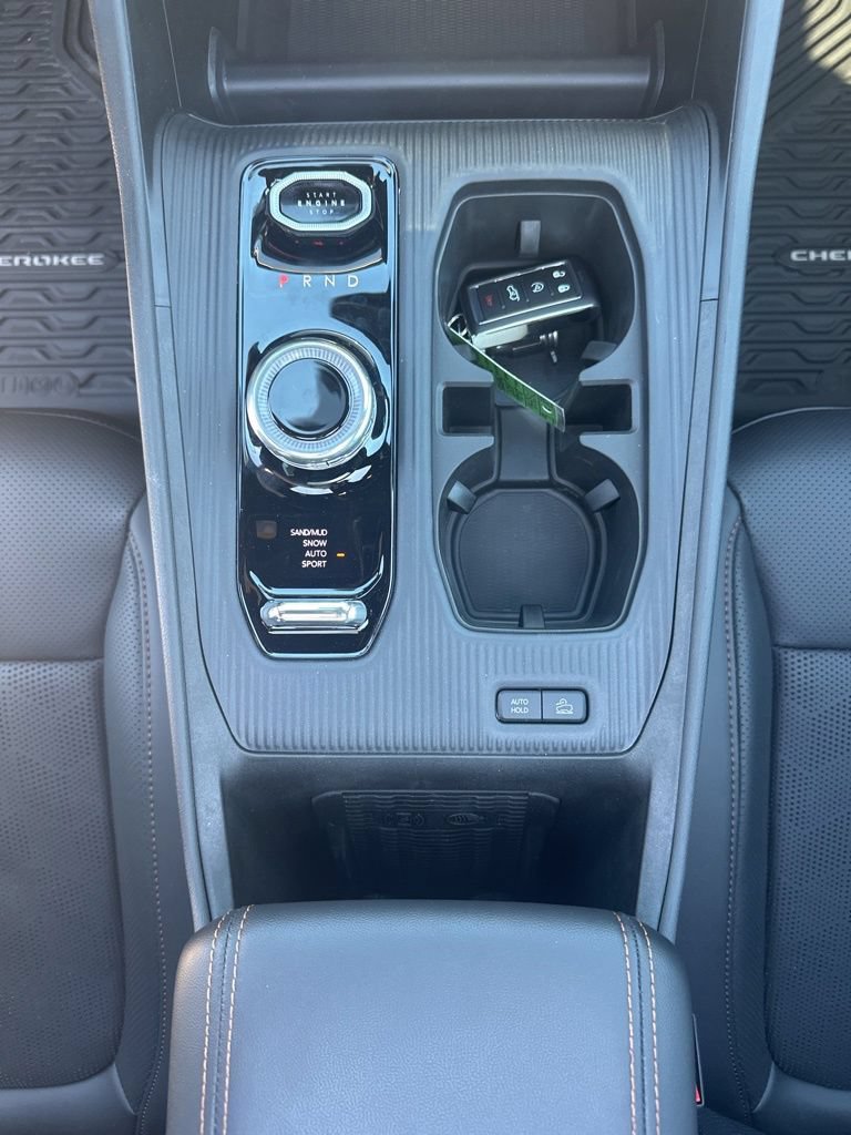 New 2026 Jeep Cherokee Overland w/ Advanced Pro Tech Group AWD/4WD image 28