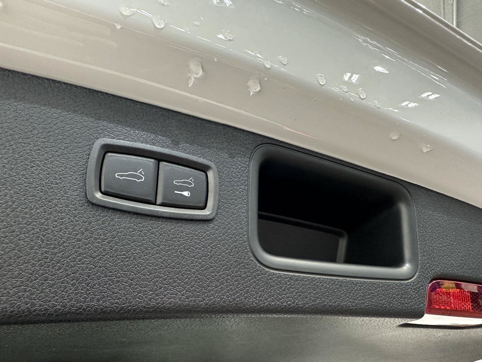 Certified 2025 Porsche Macan AWD/4WD image 38