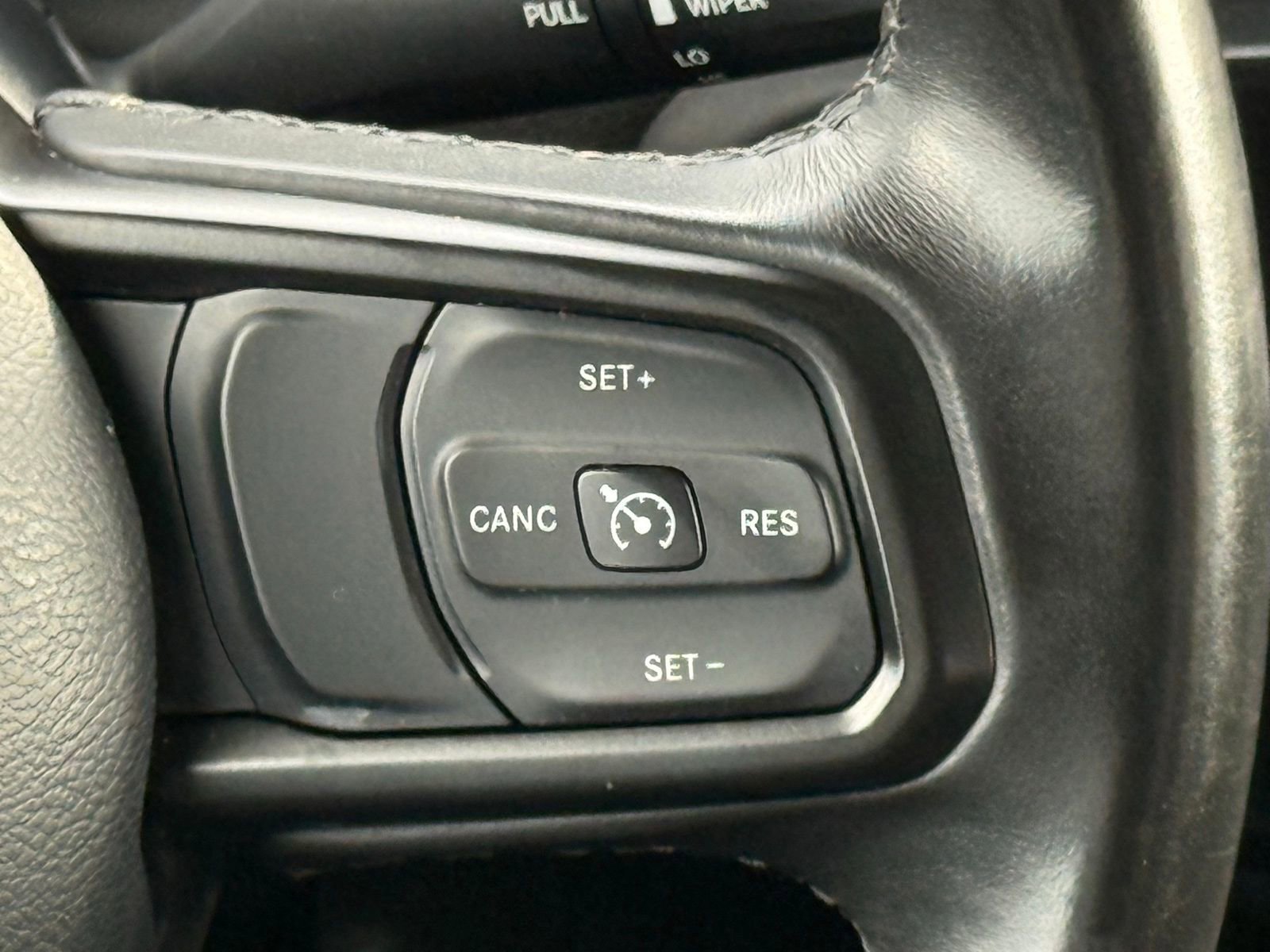 Used 2022 Jeep Gladiator Sport AWD/4WD image 25