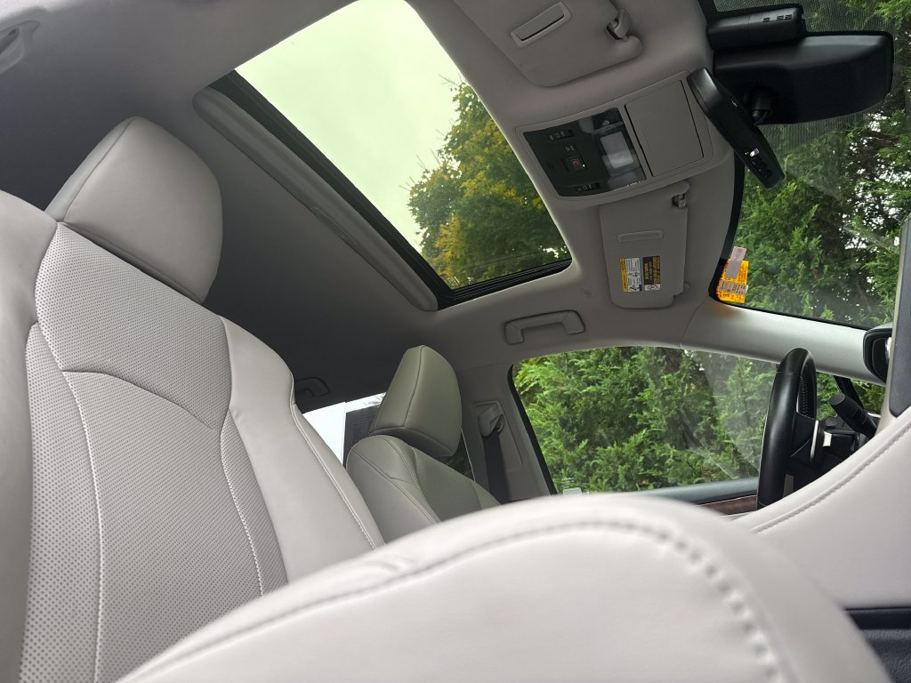 Used 2022 Lexus RX 350L Premium w/ Premium Package AWD/4WD image 17
