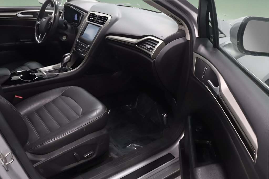 Used 2016 Ford Fusion SE w/ Equipment Group 202A FWD image 15