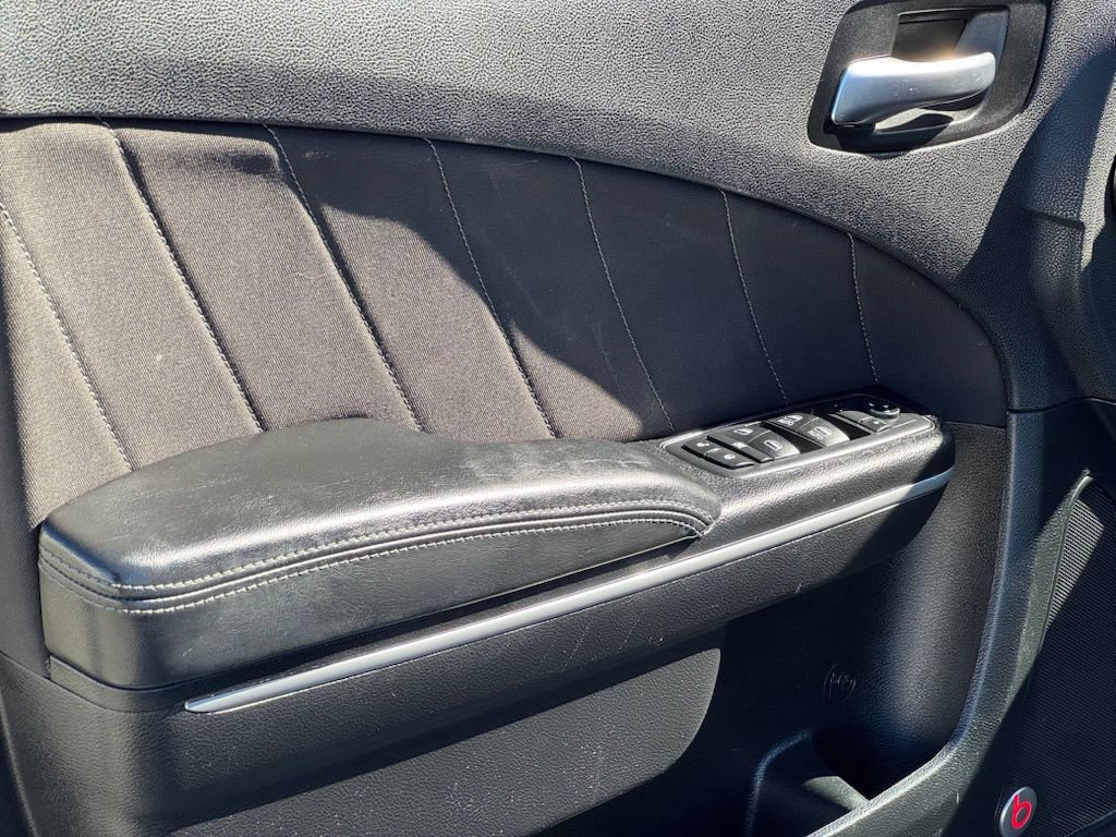 Used 2016 Dodge Charger R/T Scat Pack w/ Beats Audio Group RWD image 9