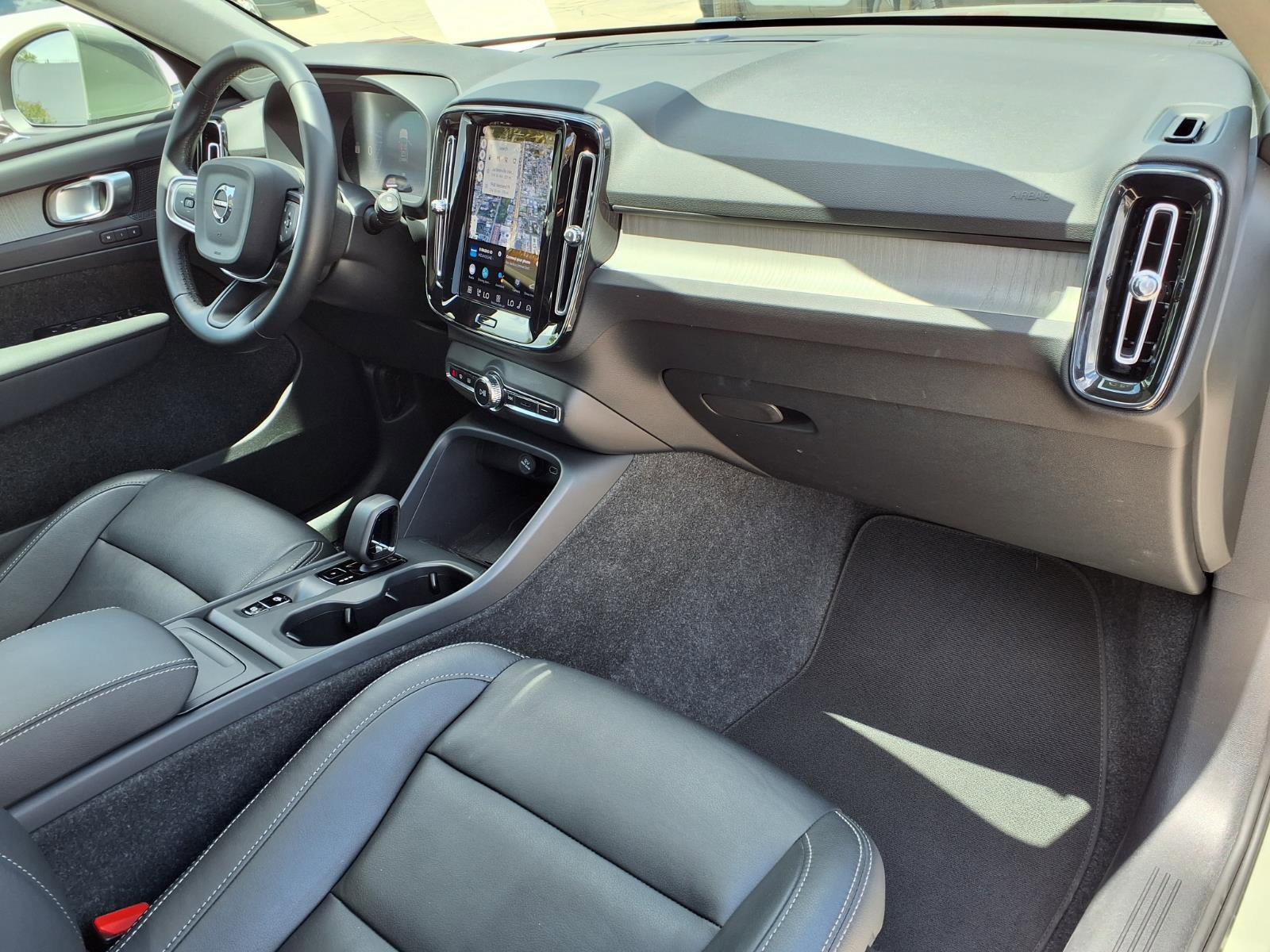 Certified 2025 Volvo XC40 B5 Core AWD/4WD image 10