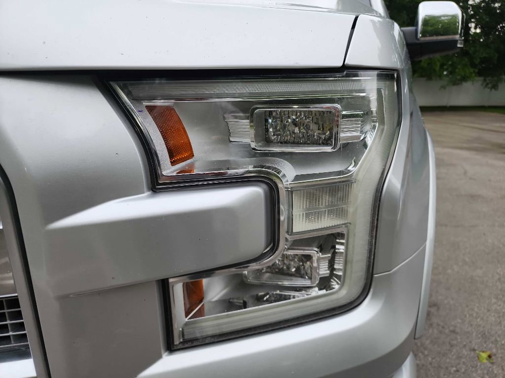Used 2017 Ford F150 Platinum w/ Equipment Group 701A Luxury AWD/4WD image 5