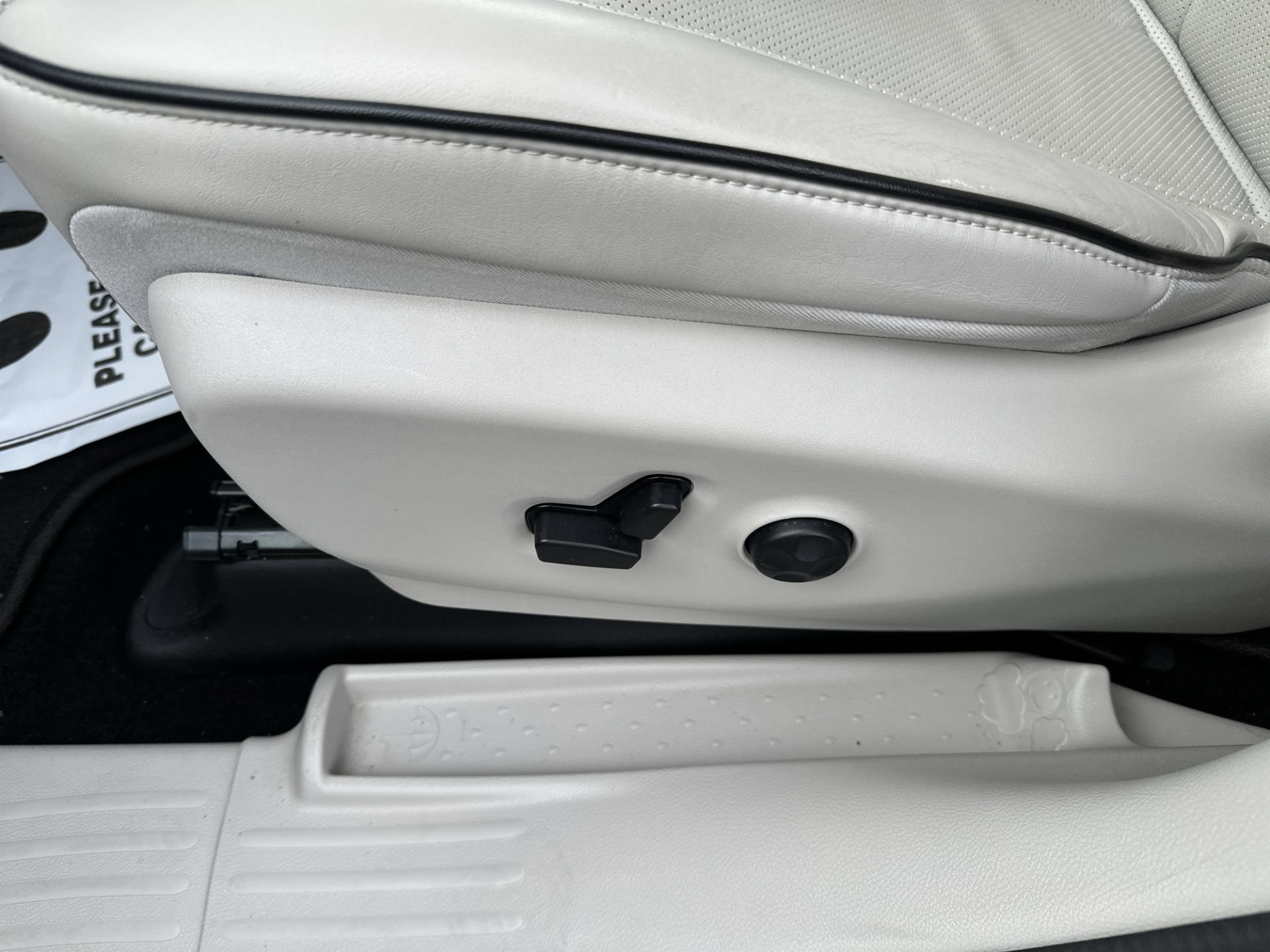 Used 2018 Chrysler Pacifica Limited w/ Advanced Safetytec Group FWD image 14