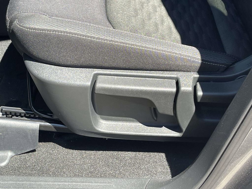 Used 2024 Nissan Pathfinder S image 17