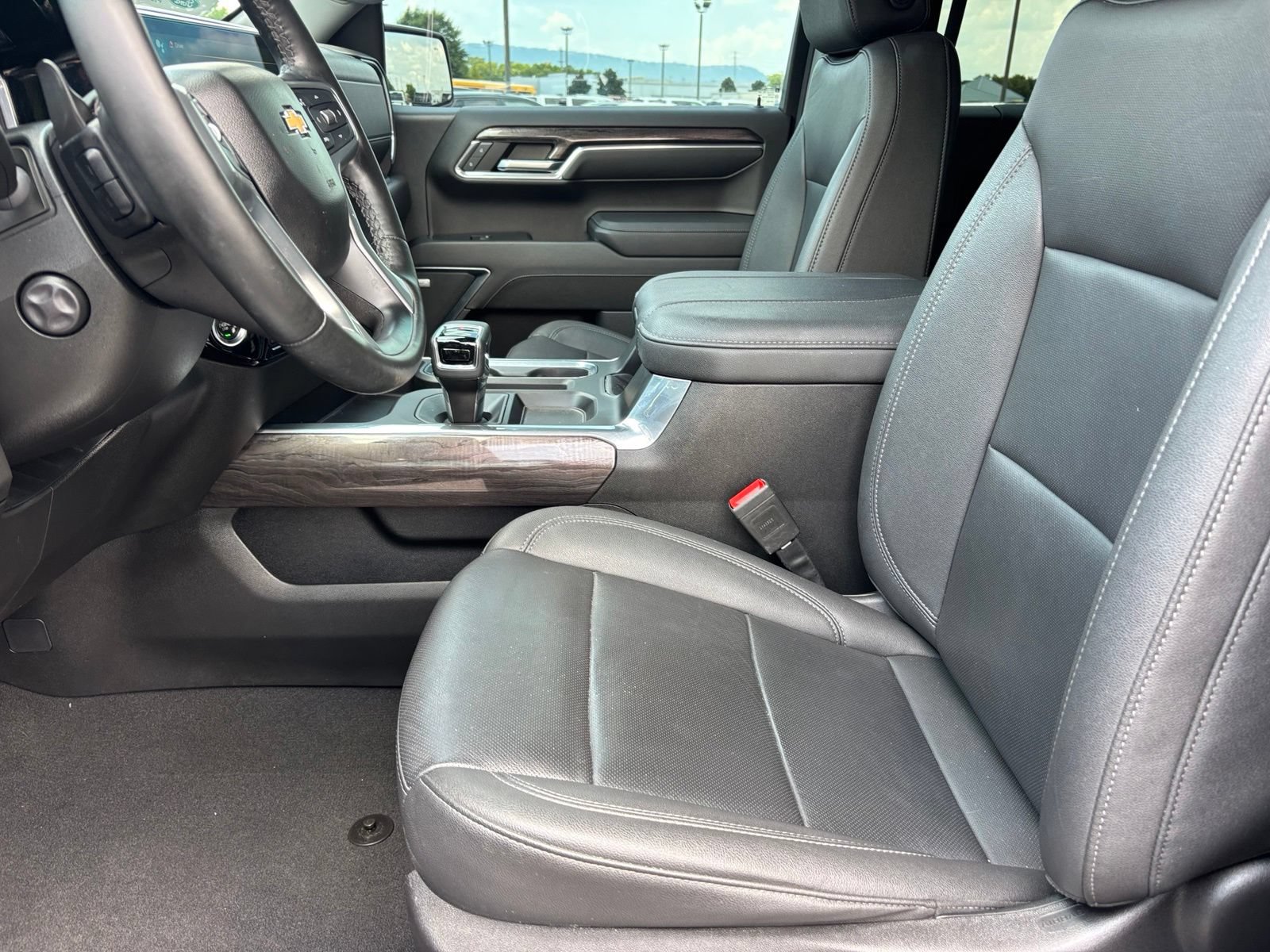 Used 2023 Chevrolet Silverado 1500 LTZ w/ LTZ Premium Package AWD/4WD image 16