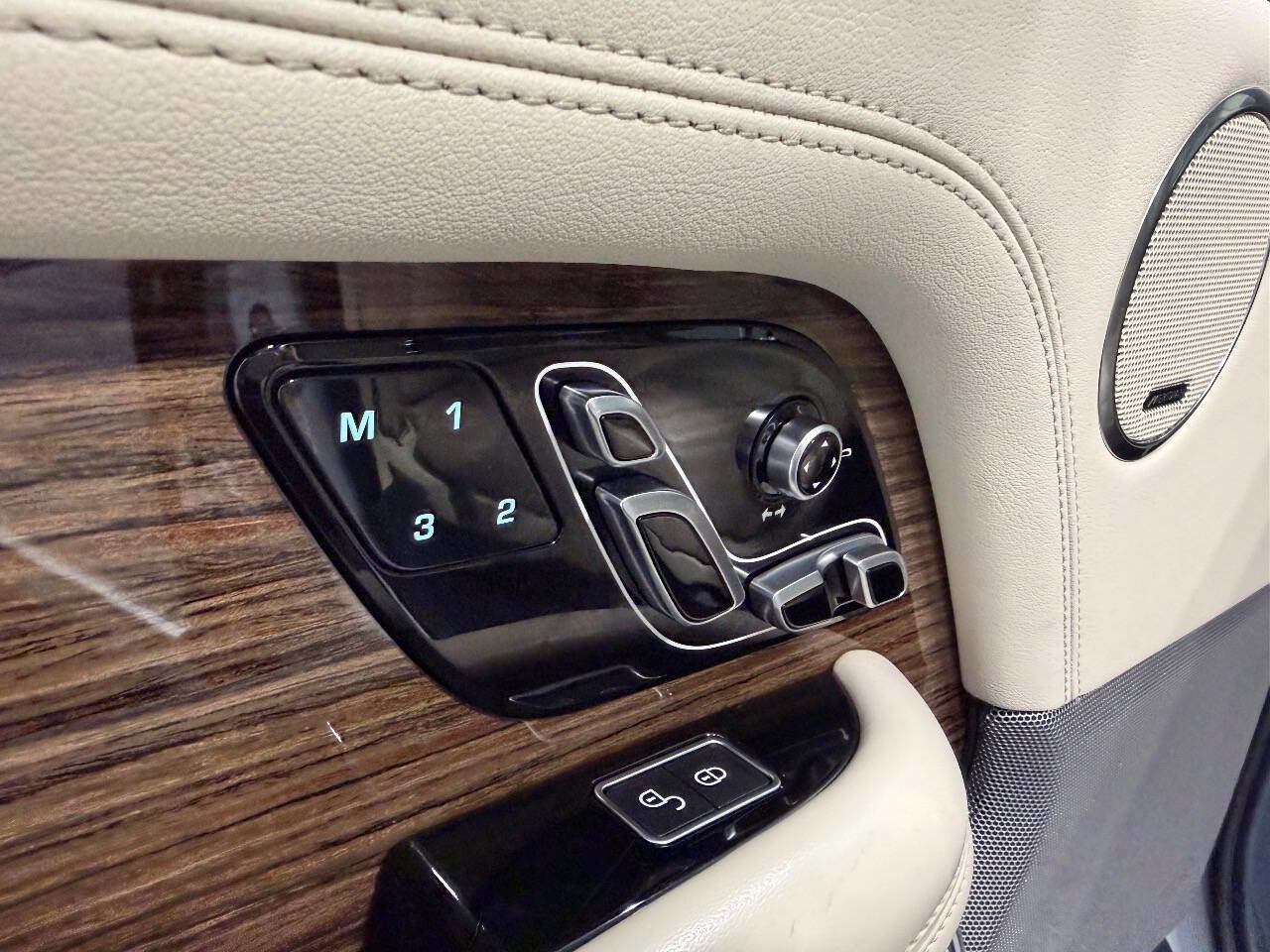 Used 2019 Land Rover Range Rover Supercharged image 35