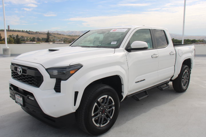 Certified 2024 Toyota Tacoma TRD Sport w/ TRD Sport Upgrade Package AWD/4WD image 7