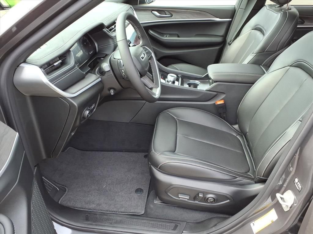 New 2025 Jeep Grand Cherokee Limited w/ Luxury Tech Group II image 7