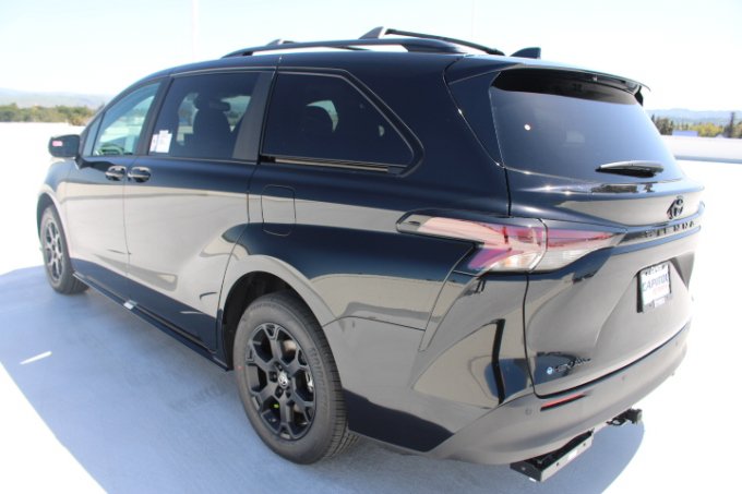 New 2026 Toyota Sienna XLE Woodland Edition AWD/4WD image 5