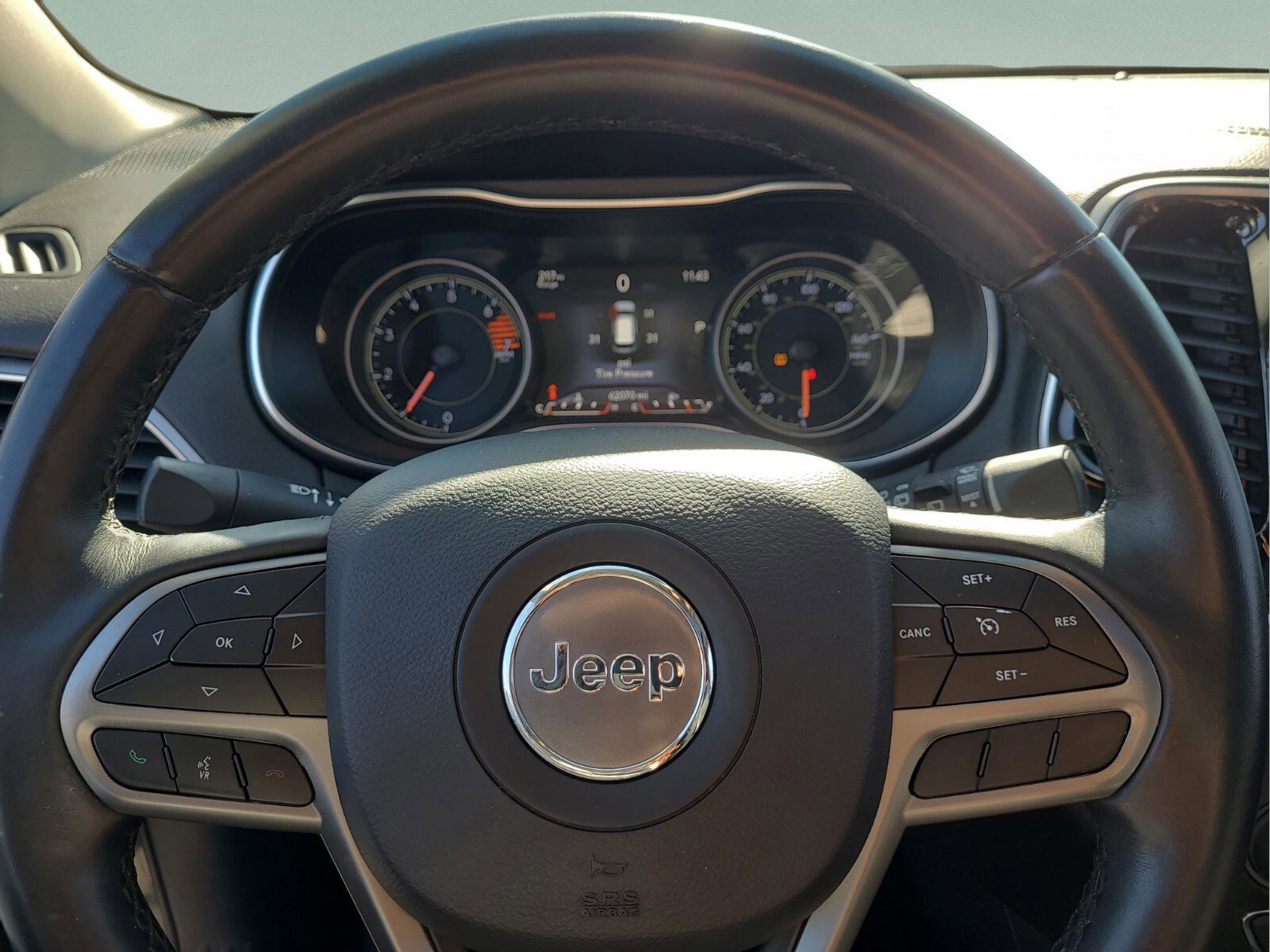 Used 2019 Jeep Cherokee Limited w/ Luxury Group image 24