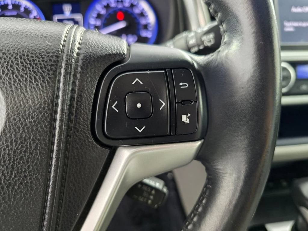 Used 2015 Toyota Highlander XLE AWD/4WD image 31
