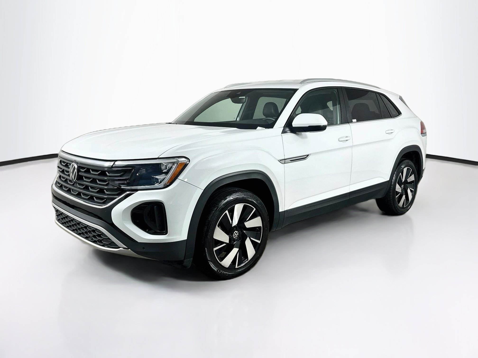 Used 2025 Volkswagen Atlas Cross Sport SE FWD image 3