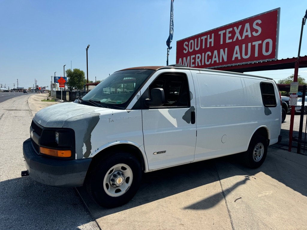 Used 2004 Chevrolet Express 3500 image 2
