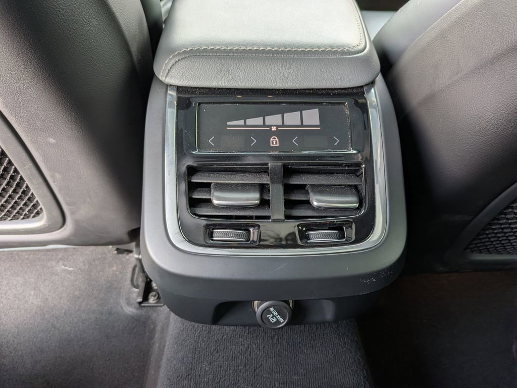 Used 2020 Volvo S60 T6 R-Design image 28